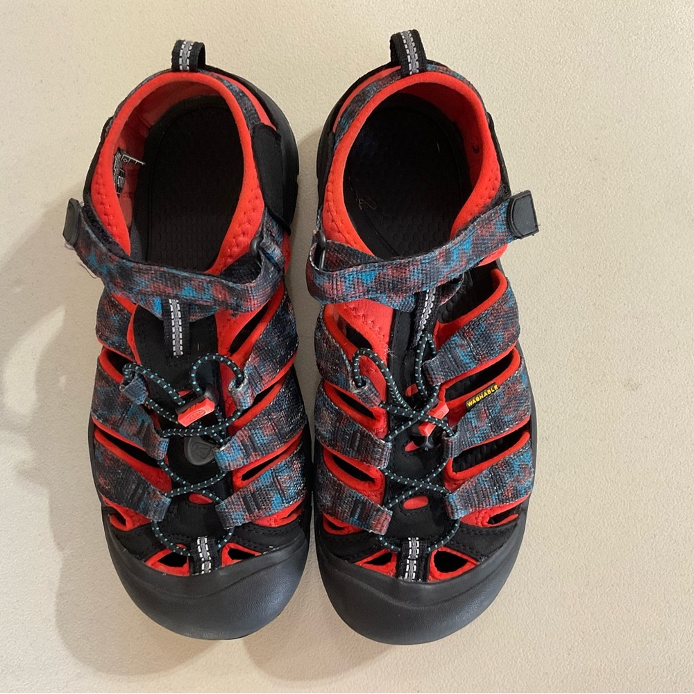 Unisex Keen Sandals Sz 6